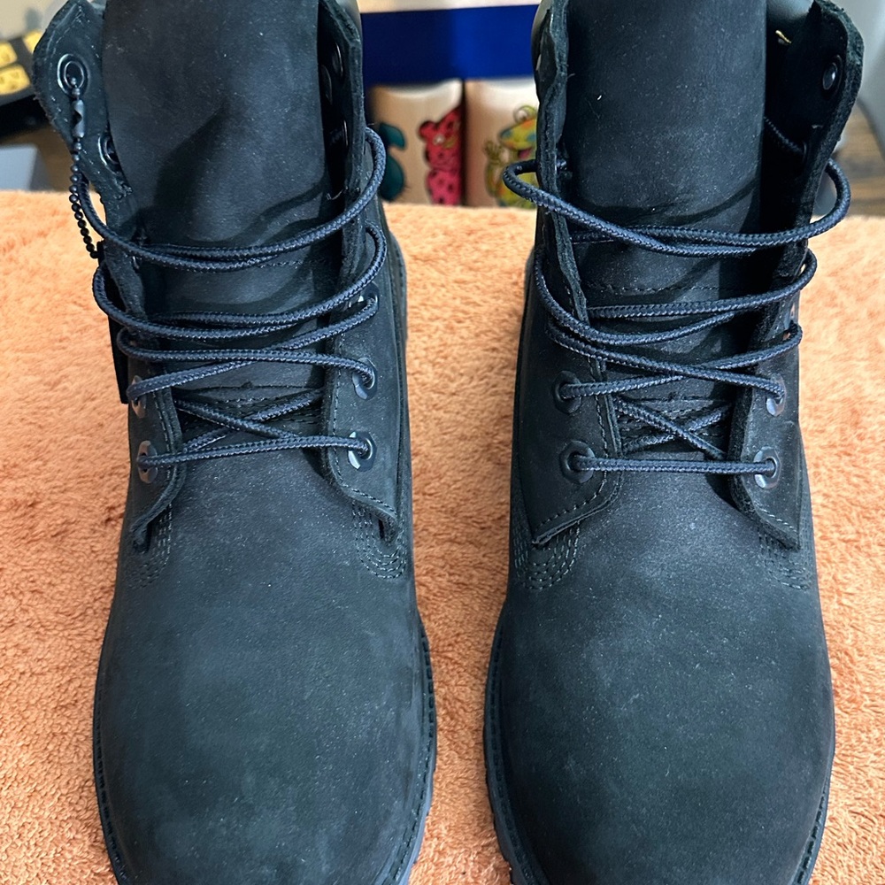 Junior Timberland premium 6-inch waterproof boot - excellent cond - never worn